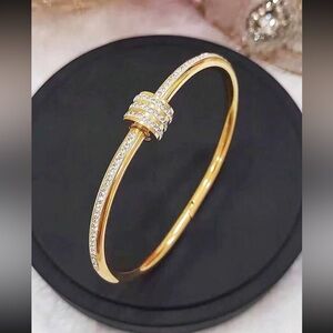 Glamorous Cylinder & Rhinestone Decor Bangle For Women Daily Gold Color Bracelet